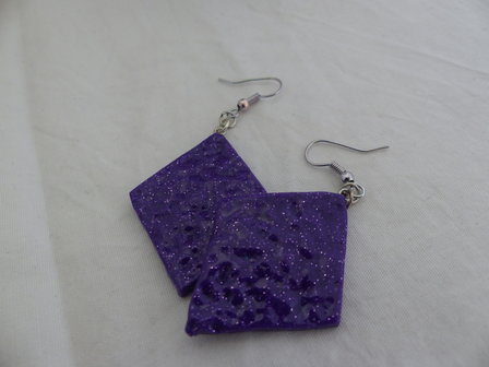 Handmade wiebertjes oorbellen - Paars glitter