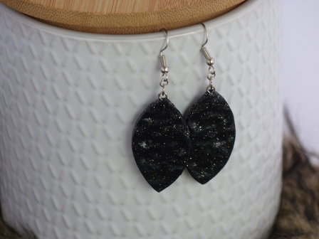 Handmade ovalen oorbellen - Little black one