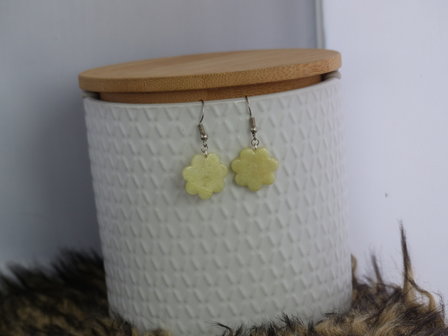 Handmade bloemen oorbellen - Pastel yellow