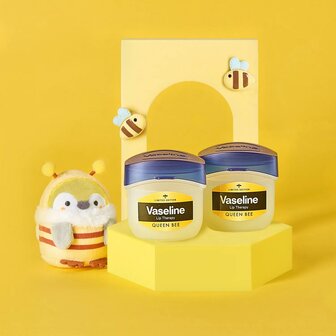 Vaseline Queen Bee lip therapy