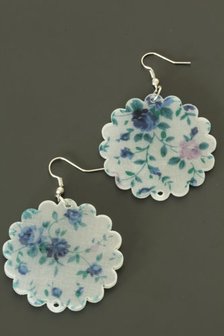 Oorbellen met blauwe bloemen print (rond)