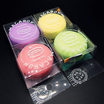 Macaron lipbalm met kwastje