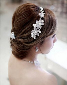 Buigbare tiara bloem met strass en parels goud/rood