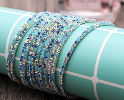 Set van 5 elastische armbanden met blauwe strass stenen
