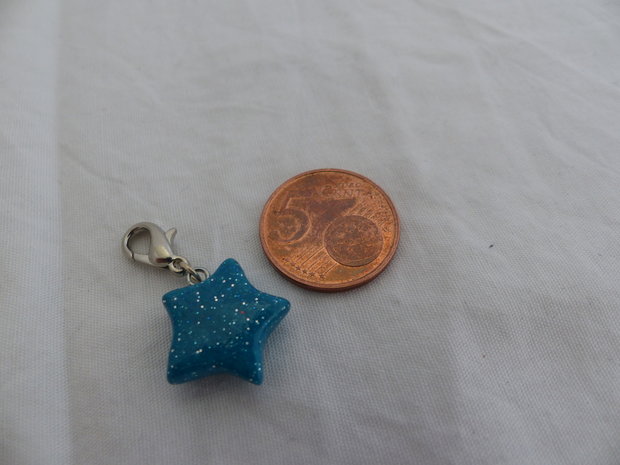 Handmade turquoise glitter ster bedel - klein