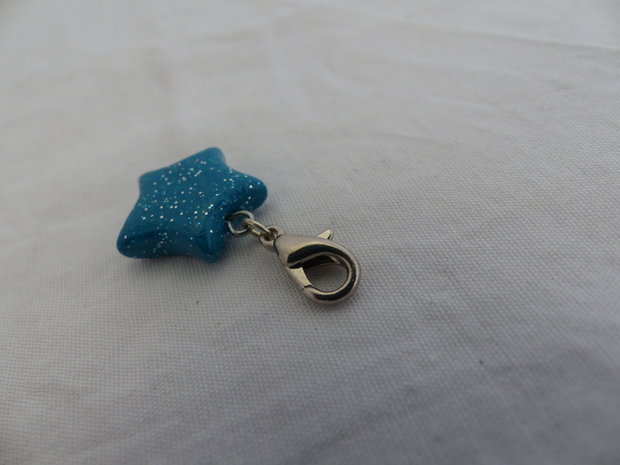 Handmade turquoise glitter ster bedel - klein