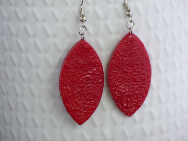 Handmade ovalen oorbellen - Wild fire red