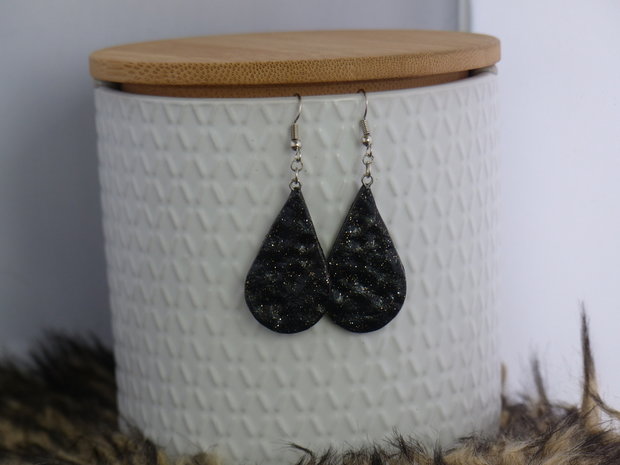 Handmade druppel oorbellen - Little black one