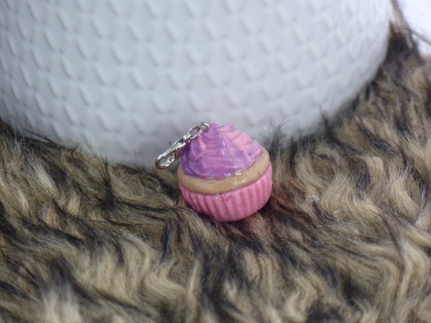 Handmade cupcake bedel - Fluffy pink