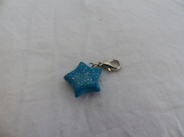 Handmade turquoise glitter ster bedel - klein