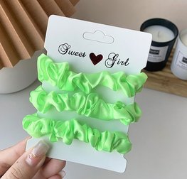 Set 3 smalle satijnen scrunchies - Fel groen