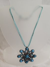 Korte blauwe ketting met hanger